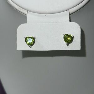 Heart-Shaped Genuine , green Peridot Stud Earrings new .925 Sterling